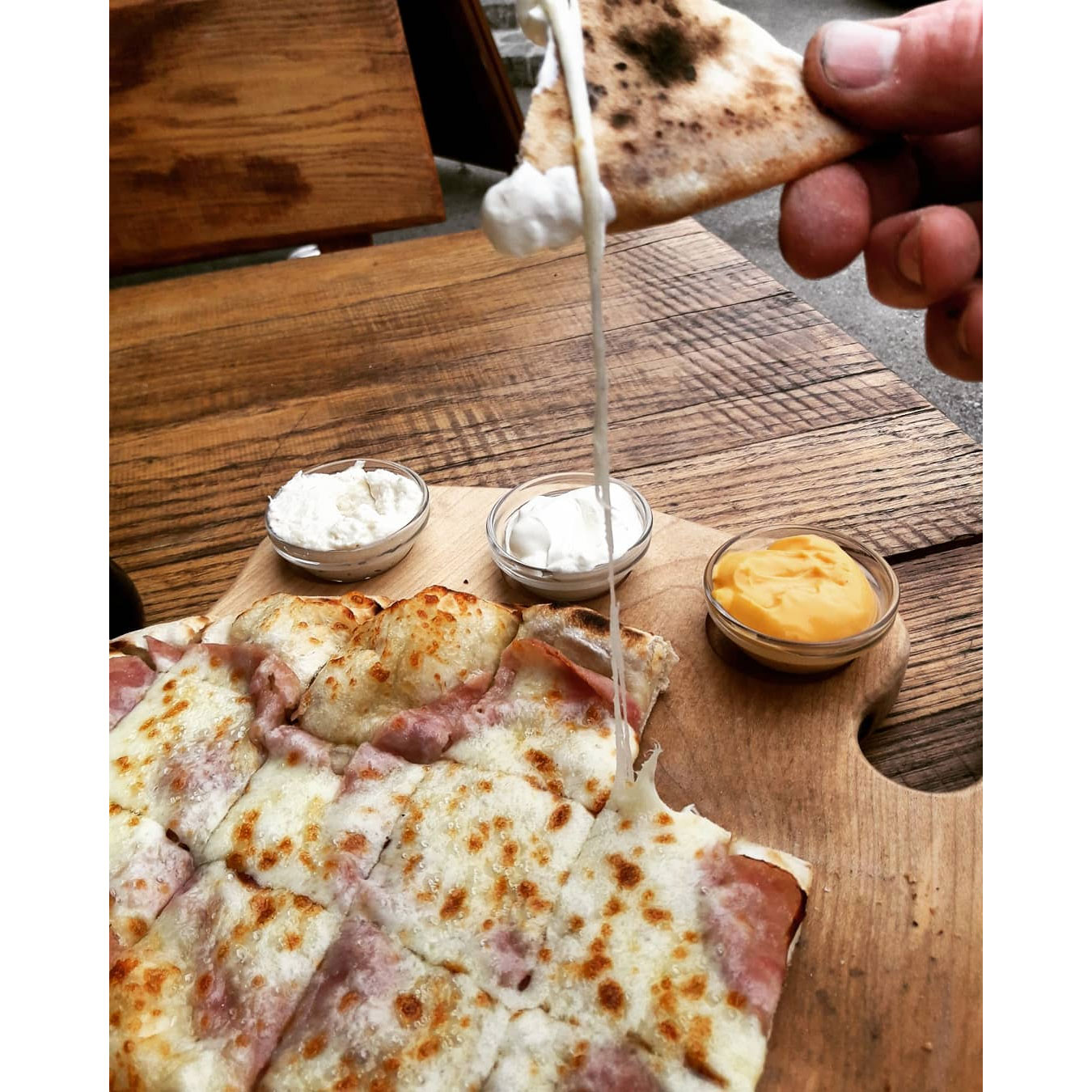 Orehova okrogla deska za pizzo in priloge - slika 3